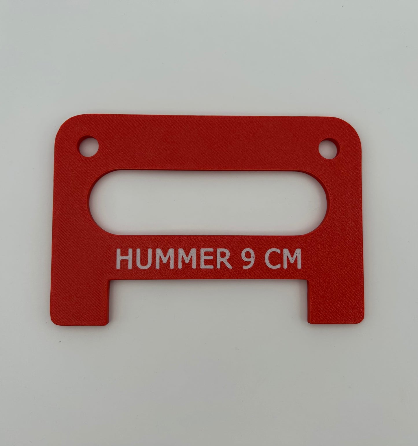 Rødt hummermål med hvit tekst – Hummer 9 cm