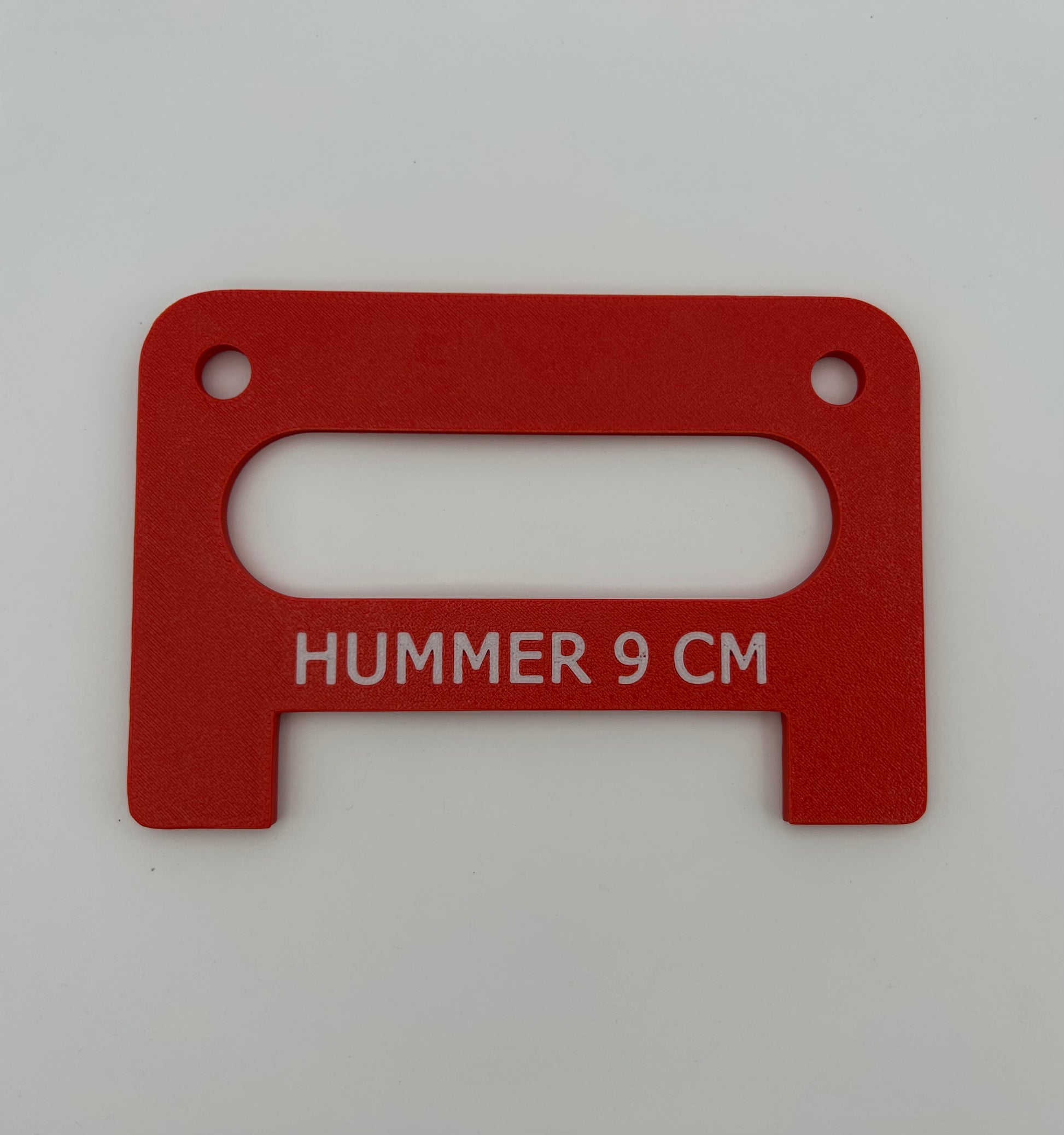 Rødt hummermål med hvit tekst – Hummer 9 cm