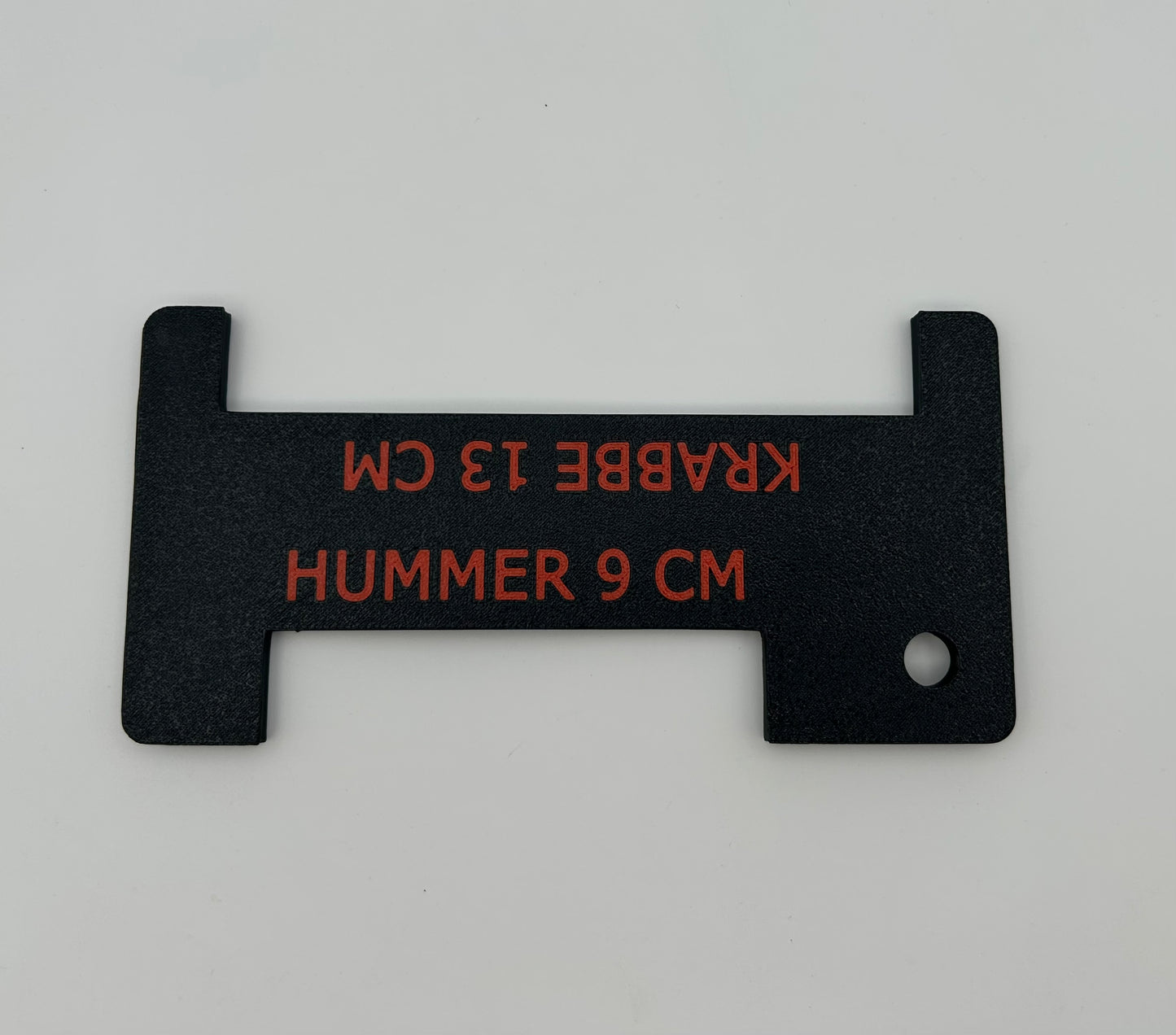 Sort hummer- og krabbemål med rød tekst