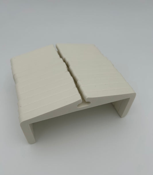 Klips til oppheng for flatt rekkverk - enkel (ledningsfeste på toppen), 98 mm, hvit (feilbestilling)